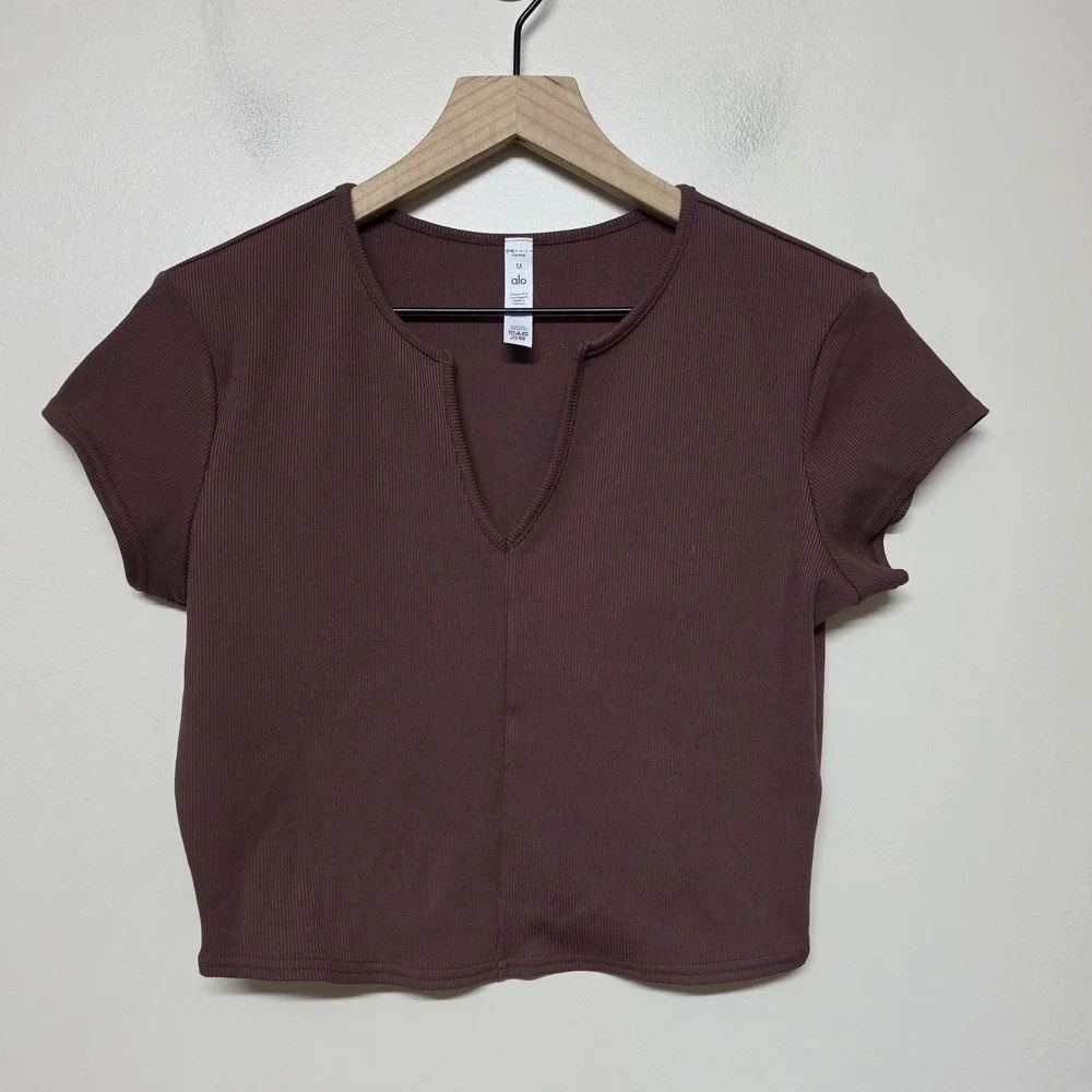 ALO YOGA Brown Ribbed Cropped Savvy Short Sleeve Active Lounge Shirt Top Size M